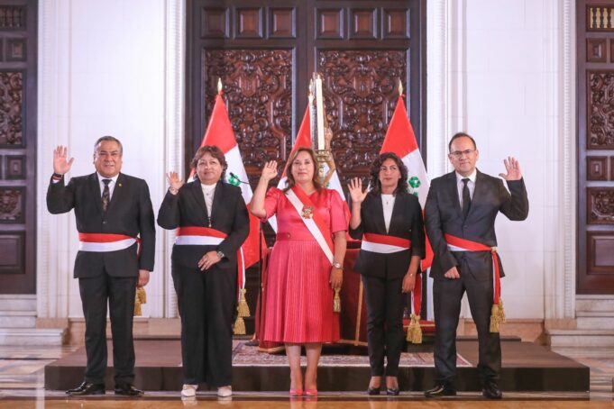 Presidenta Dina Boluarte toma juramento a nuevos ministros de Estado