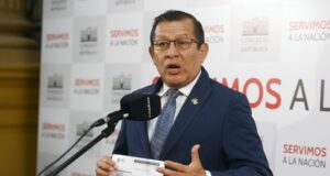 Congreso: Presentan moción de censura contra Eduardo Salhuana por viaje a China