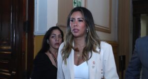 Rosselli Amuruz: media hermana de congresista la acusa de apropiarse de millonaria herencia de su padre