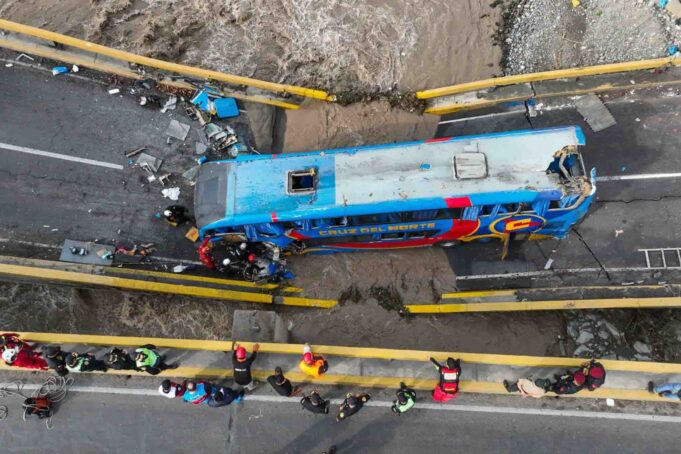 Tragedia en Chancay: colapso de puente provocó caída de bus a río, hay dos fallecidos y 38 heridos