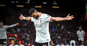 Liverpool le ganó al Bournemouth 2-0 y amplió su ventaja en el liderazgo de la Premier