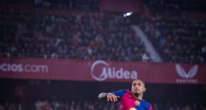 Barcelona goleó al Sevilla 4-1 y se acercó a líderes Real Madrid y Atlético de Madrid