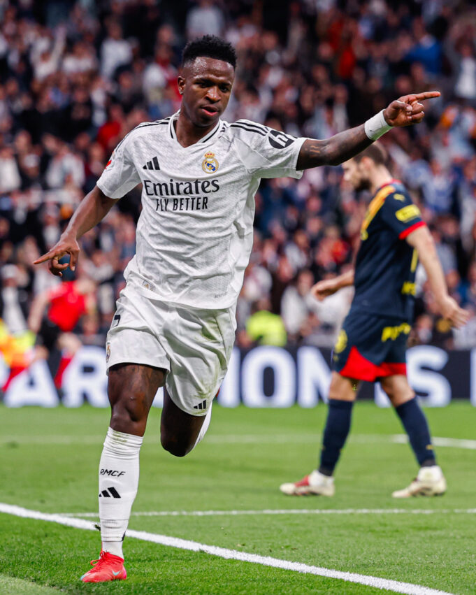 Real Madrid alcanzó en la cima al Barcelona tras vencer a Girona 2-0