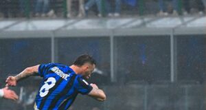 Inter de Milán se clasificó a semifinales de la Copa Italia al derrotar 2-0 a Lazio