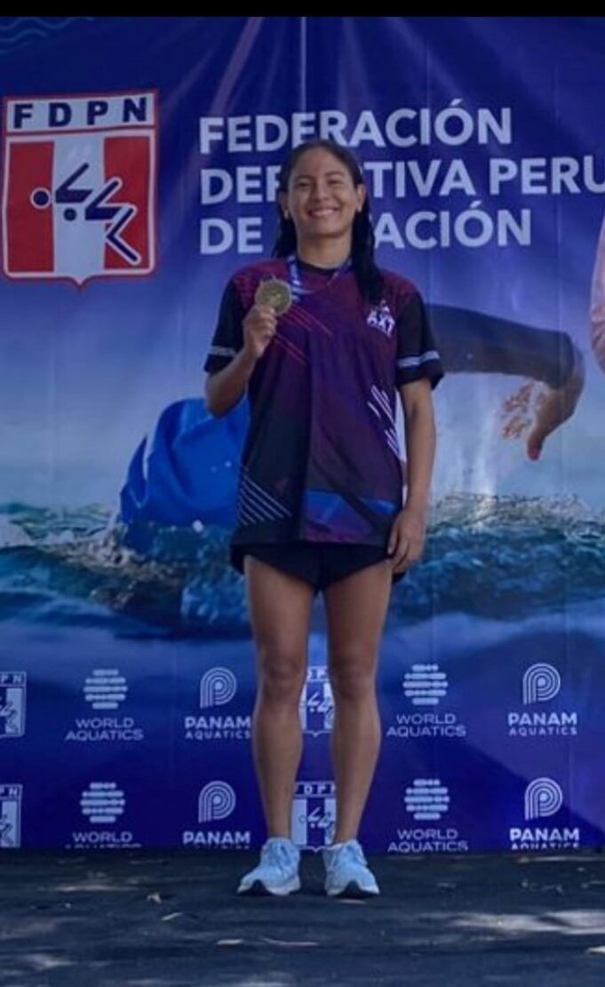 Mía Arévalo y Erick Motta lideraron el primer torneo de Aguas Abiertas