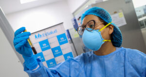Hospital Rebagliati de EsSalud realiza pruebas moleculares para el diagnóstico de dengue