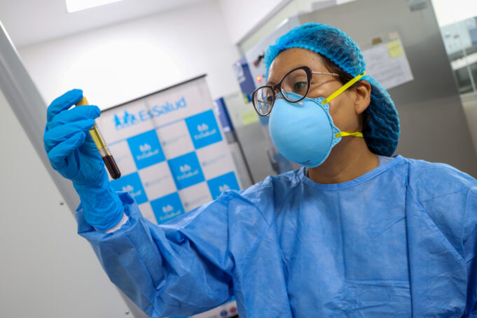 Hospital Rebagliati de EsSalud realiza pruebas moleculares para el diagnóstico de dengue