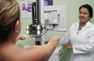 EsSalud presenta moderno equipo para detección de cáncer de piel