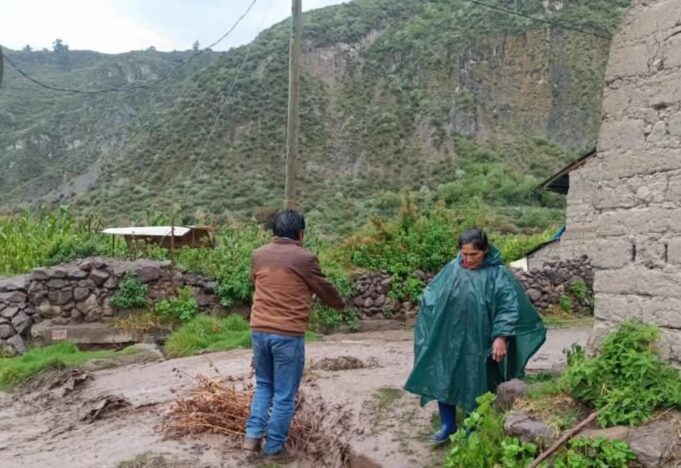 Arequipa: caída de huaico afecta varias viviendas y vías carrozables en distrito de Tauría