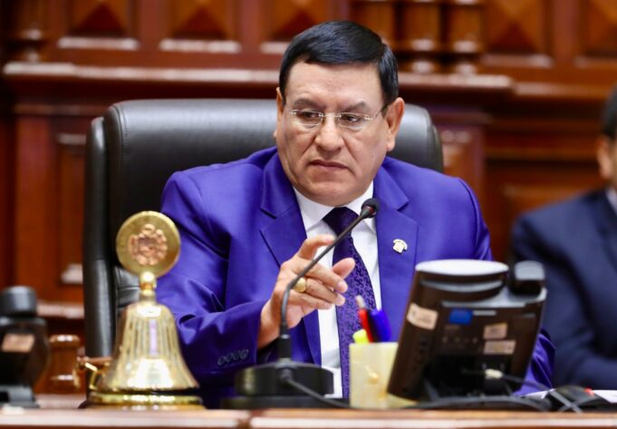 Alejandro Soto denuncia discriminación contra trabajadores en el Congreso