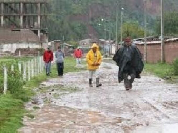 En alerta 134 provincias de la sierra y costa norte por lluvias moderadas a fuertes
