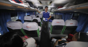 SUTRAN orienta a pasajeros y conductores en el terminal Plaza Norte sobre seguridad vial