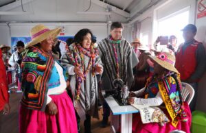 Midis inaugura Tambo flotante en la isla Titicaca