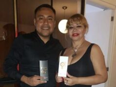 Susy Díaz recibe regalo de Joaquín Cisneros:Un perfume con feromonas para encontra el ‘amor fiel’