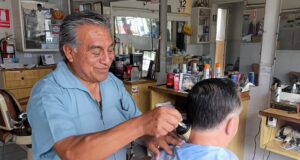 YATACO: el peluquero que le cortaba el cabello con dos remolinos al expresidente Alan García, sigue vigente