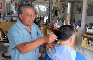 YATACO: el peluquero que le cortaba el cabello con dos remolinos al expresidente Alan García, sigue vigente