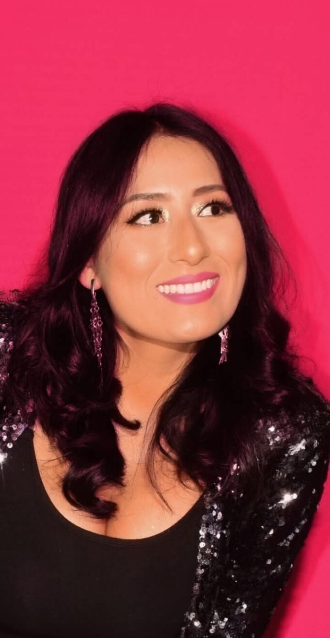 Cinthya López: joven intérprete goza y celebra el apoyo de sus fans