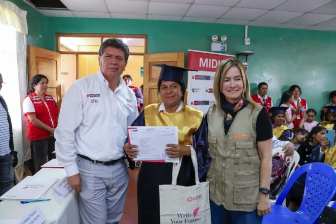 81 usuarios culminan estudios primarios a través de trabajo articulado entre Tambo Malconga del Programa PAIS y Care Perú