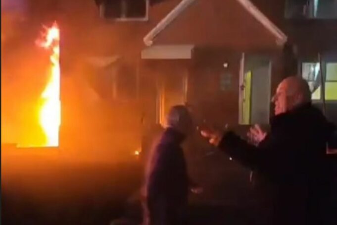 Al menos 6 muertos tras chocar un avión pequeño en zona urbana de Filadelfia, según medios