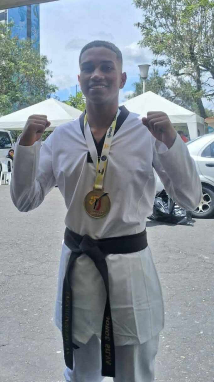 Javier Joaquín Cabrera Palacios logró medalla de oro para el Perú en Torneo de Taekwondo en Ecuador
