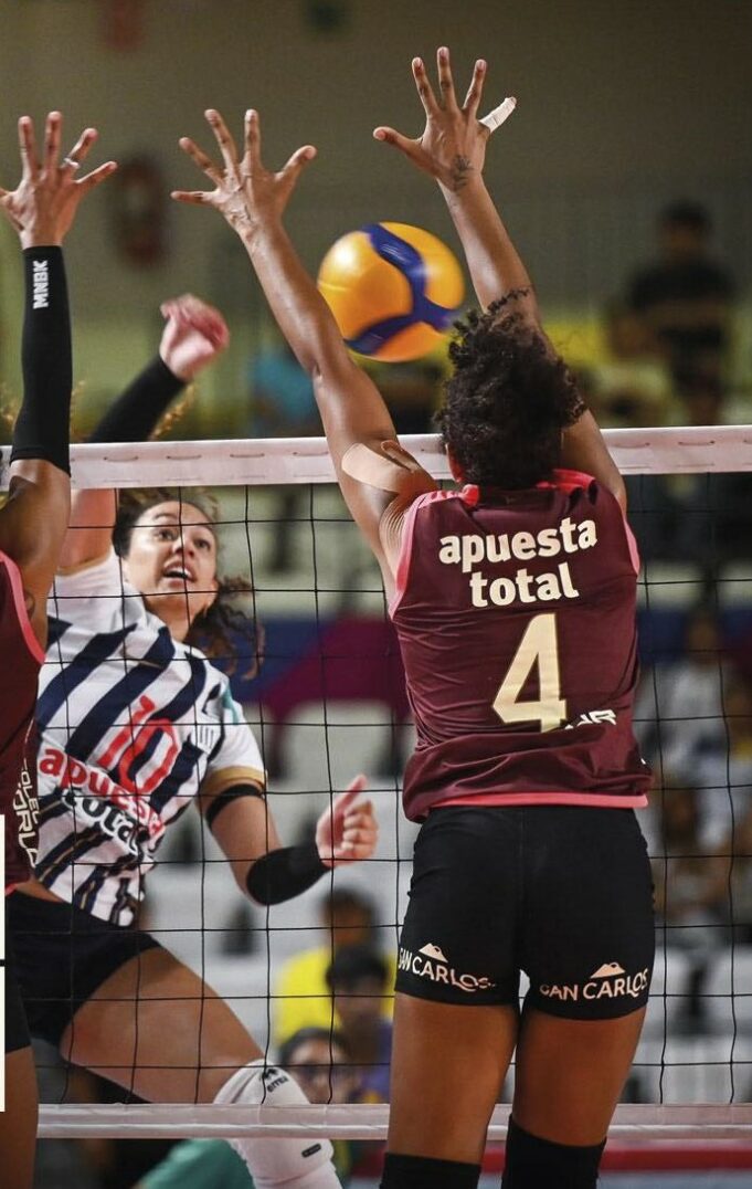 Universitario le ganó el Clásico a Alianza Lima por 3 sets a 2 en el Voleibol Femenino