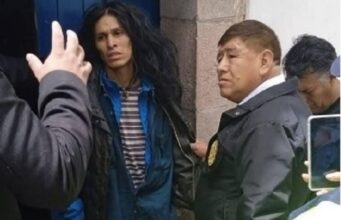 Policía de Cusco captura a sujeto que con martillo atentó contra la piedra de los 12 ángulos