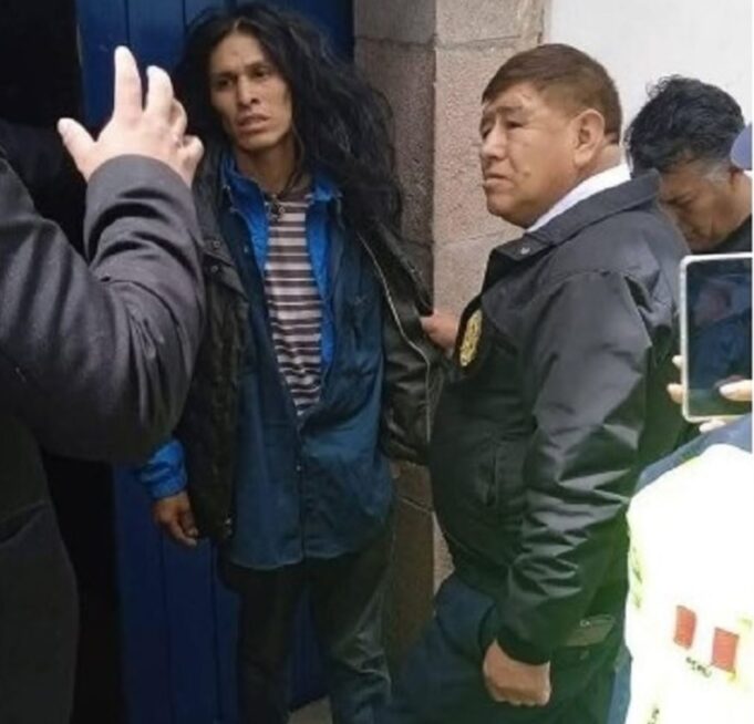 Policía de Cusco captura a sujeto que con martillo atentó contra la piedra de los 12 ángulos