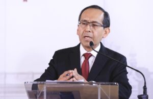 Vocero presidencial, Fredy Hinojosa, acusa que ataques en su contra buscan ocultar otras verdades