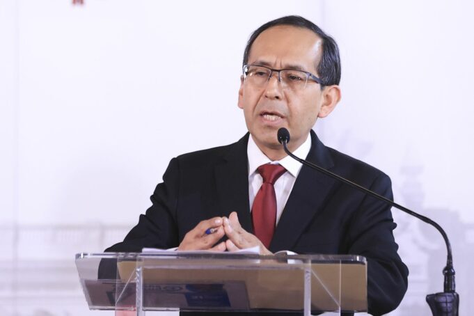 Vocero presidencial, Fredy Hinojosa, acusa que ataques en su contra buscan ocultar otras verdades