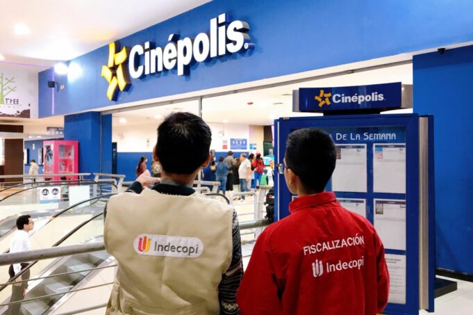 Indecopi sanciona a Cinépolis con S/ 160.500 por impedir que consumidores ingresen con alimentos y/o bebidas adquiridas fuera de sus establecimientos