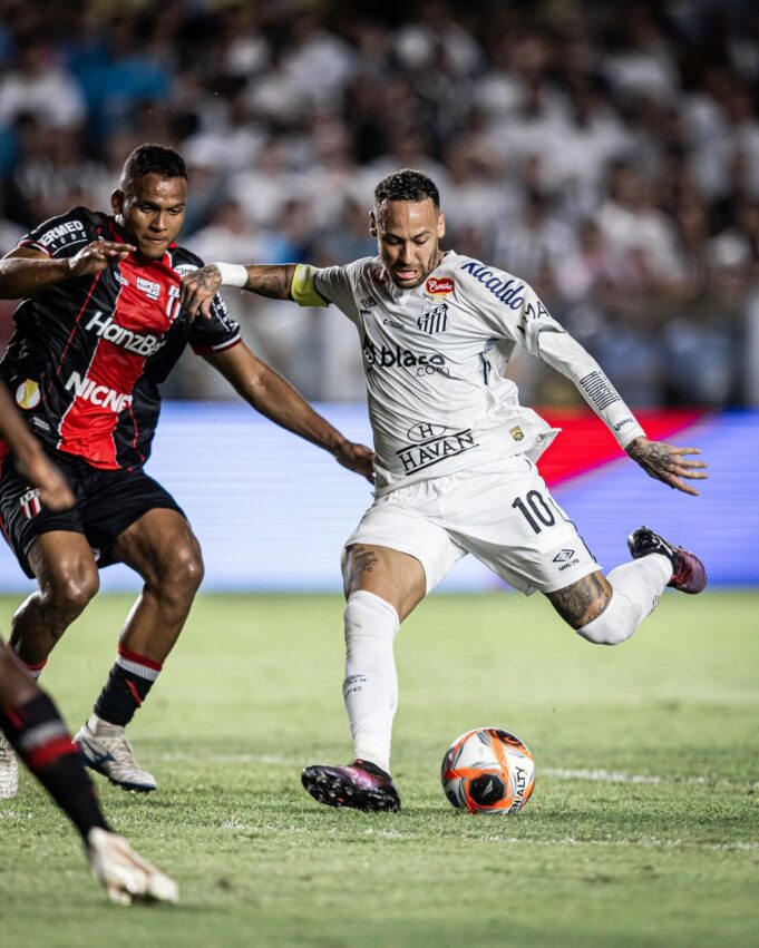 Neymar debutó con la camiseta del Santos en empate contra Botafogo de Sao Paulo 1-1