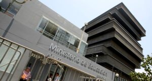 Minedu rechaza contratación irregular tras denuncia de programa dominical