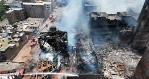 Incendio Barrios Altos:Declaran en emergencia Centro de Lima, almacenes los clausuran y vuelven abrir