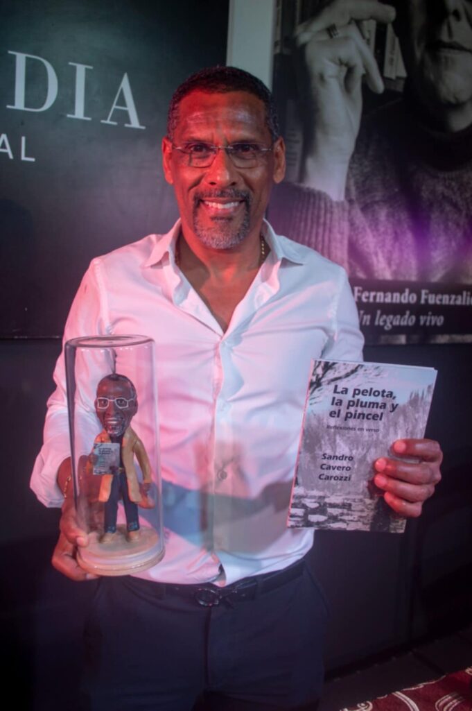 Sandro Cavero es un ejemplo de superación y acaba de publicar su libro “La pelota, la pluma y el pincel”