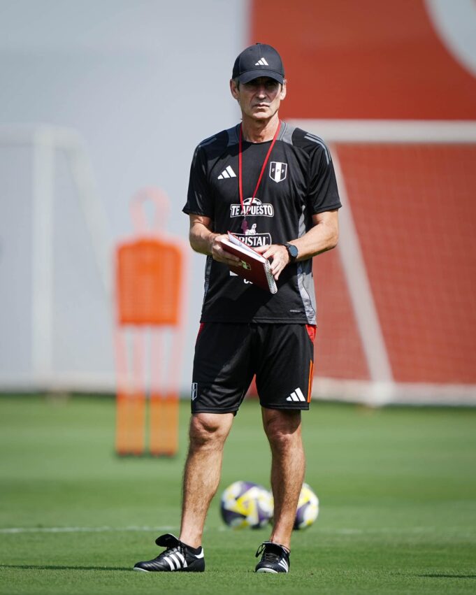 Óscar Ibáñez técnico de la Selección resaltó el aporte de Paolo Guerrero en el grupo