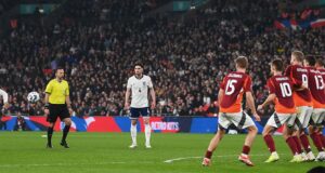 Inglaterra goleó a Letonia 3-0 y lidera su grupo de las Eliminatorias Europeas