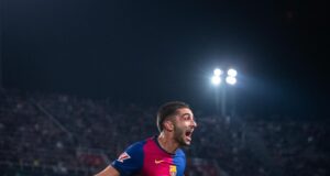 Barcelona goleó al Osasuna 3-0 y es puntero de la Liga de España