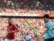 Arsenal solo pudo igualar ante Manchester United 1-1 y se aleja del líder Liverpool