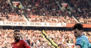 Arsenal solo pudo igualar ante Manchester United 1-1 y se aleja del líder Liverpool