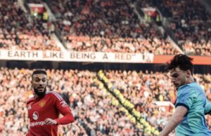 Arsenal solo pudo igualar ante Manchester United 1-1 y se aleja del líder Liverpool