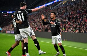 Arsenal aplastó al PSV Eindhoven 7-1 de visitante y el Aston Villa al Brujas 3-1