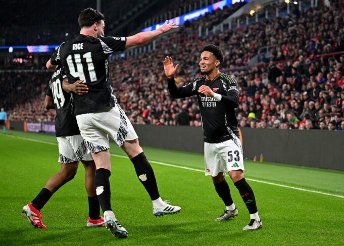 Arsenal aplastó al PSV Eindhoven 7-1 de visitante y el Aston Villa al Brujas 3-1