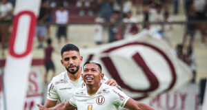 Universitario goleó a Alianza Universidad 4-0 y amenaza a los líderes del Apertura