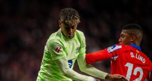 Barcelona venció al Atlético de Madrid 4-2 y alcanzó en la cima al Real Madrid