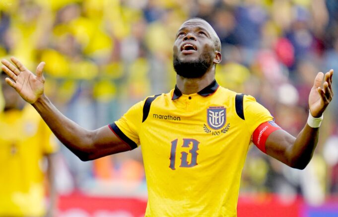 Ecuador venció a Venezuela 2-1 y está a un paso de clasificar al Mundial 2026
