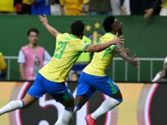 Brasil lo ganó en el final a Colombia 2-1 y trepó al segundo lugar