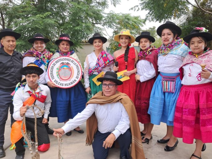 Carnaval “Vencedores de Ayacucho” 2025 rompe fuegos en Plaza de Acho