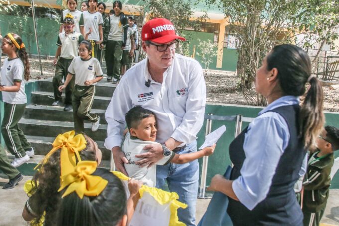 MINEDU: “APM Terminals se suma a la iniciativa #Abrazatucole con una donación a colegio de Villa El Salvador