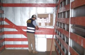 Contrabandistas escondieron más de un millón de cigarros en caleta de camión