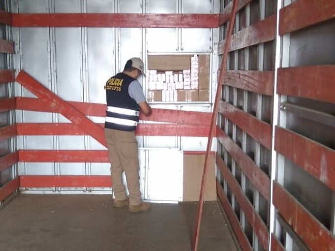 Contrabandistas escondieron más de un millón de cigarros en caleta de camión